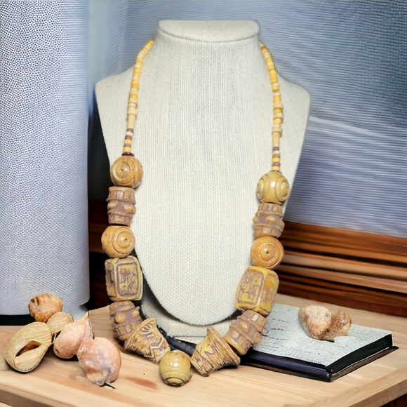 Hand-made large wooden and plastic beads necklace - Picture 3 of 5